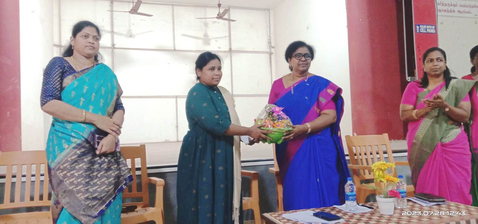 https://1ngo.sgp1.digitaloceanspaces.com/media/thendralmovement/Vooreheese Collge Counseling to 300 students (16).jpeg